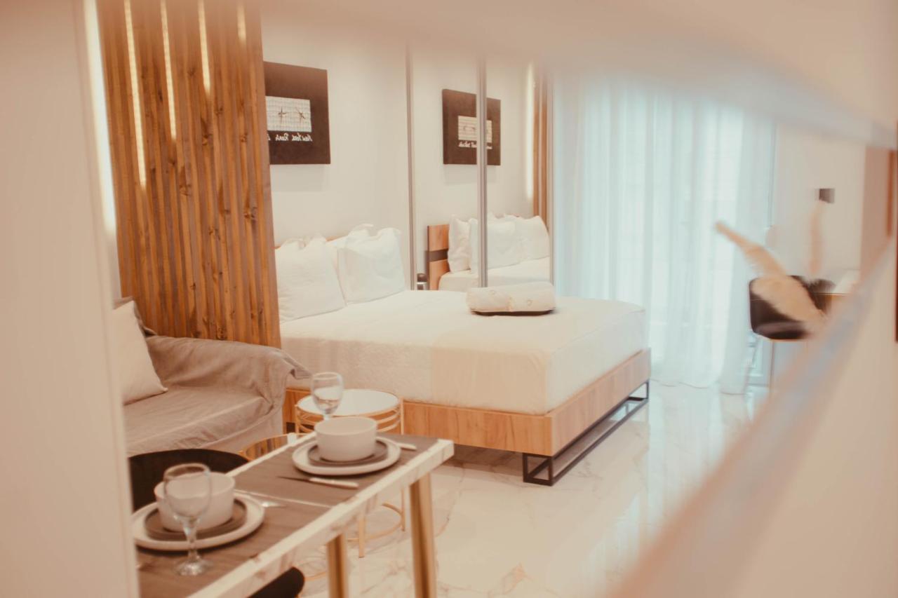 Aelia - Luxury Central Suite Александруполис Екстериор снимка